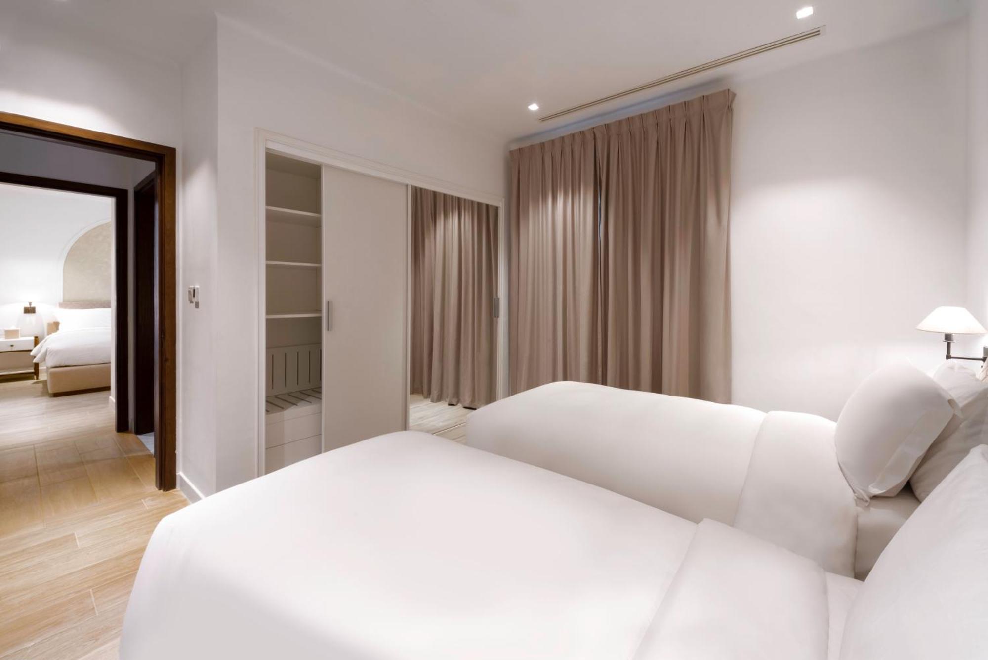 Mina Hotel And Residences By The Torch Доха Екстериор снимка A bedroom at the hotel