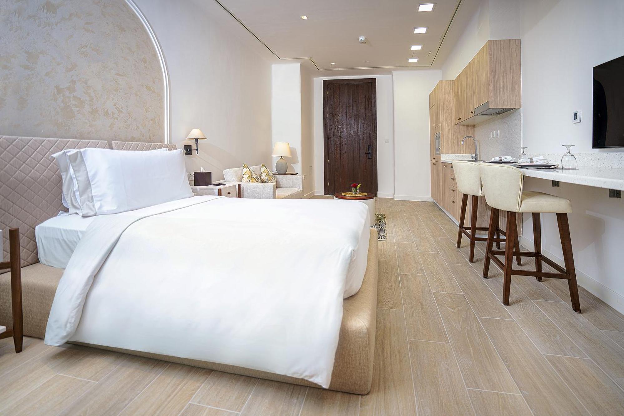 Mina Hotel And Residences By The Torch Доха Екстериор снимка A bedroom at the hotel